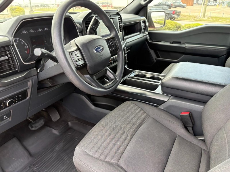 Ford F-150 Vehicle Full-screen Gallery Image 13