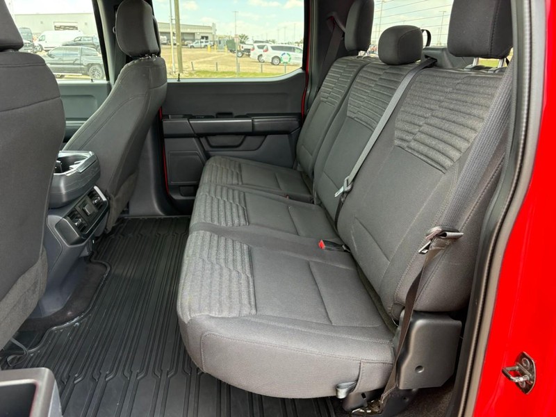 Ford F-150 Vehicle Full-screen Gallery Image 15