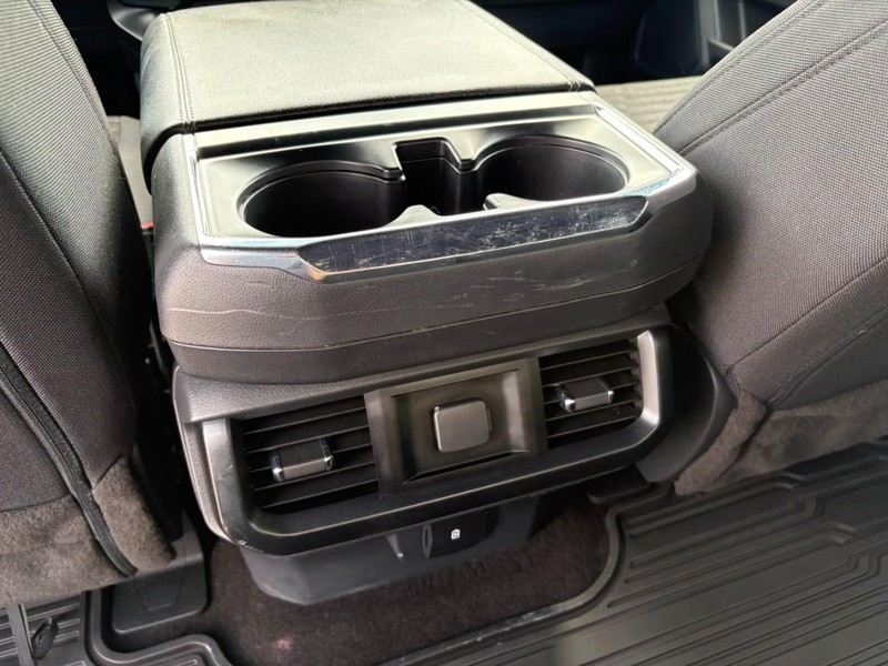 Ford F-150 Vehicle Full-screen Gallery Image 17