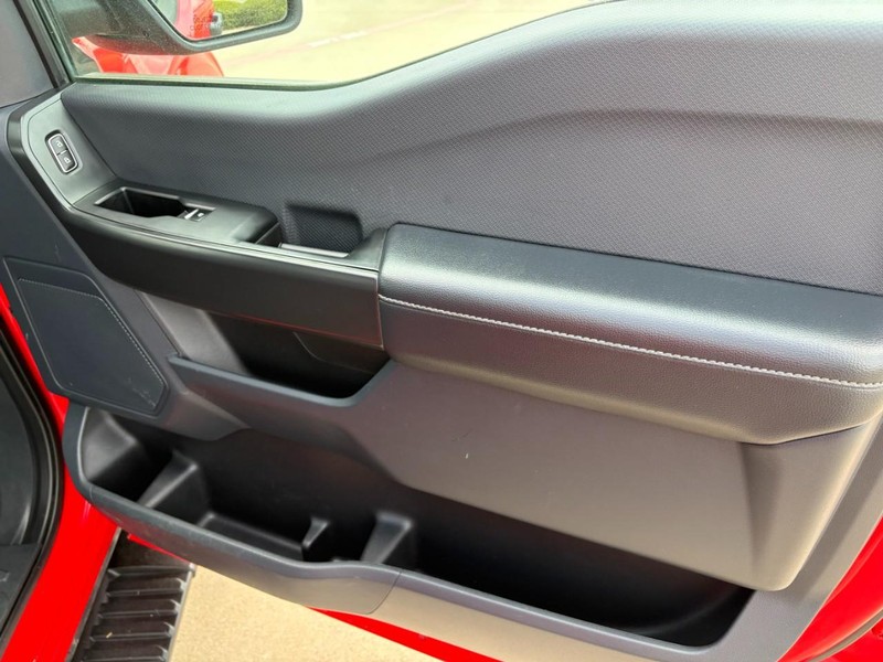 Ford F-150 Vehicle Full-screen Gallery Image 19