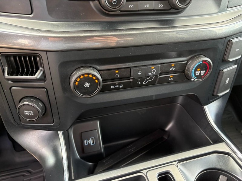 Ford F-150 Vehicle Full-screen Gallery Image 24