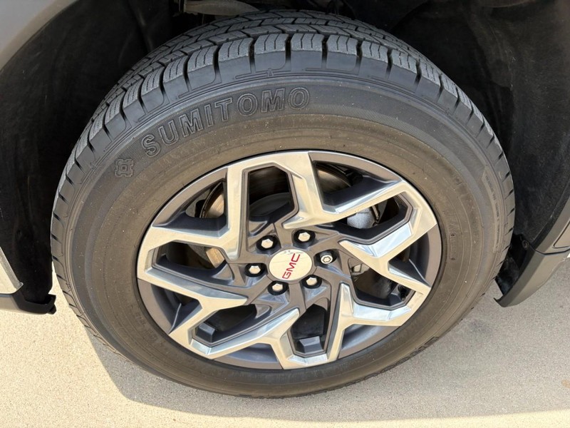 GMC Sierra 1500 Vehicle Full-screen Gallery Image 12