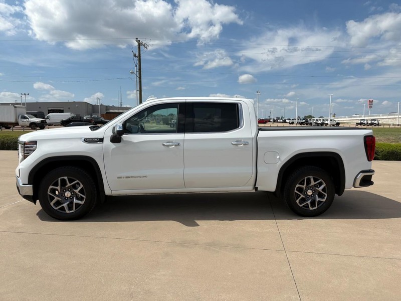 GMC Sierra 1500 Vehicle Full-screen Gallery Image 16