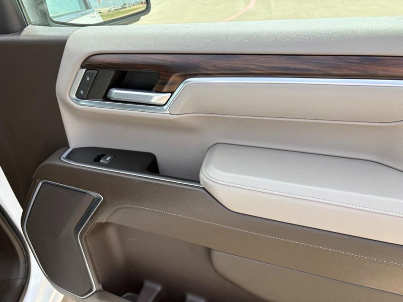 GMC Sierra 1500 Vehicle Full-screen Gallery Image 35