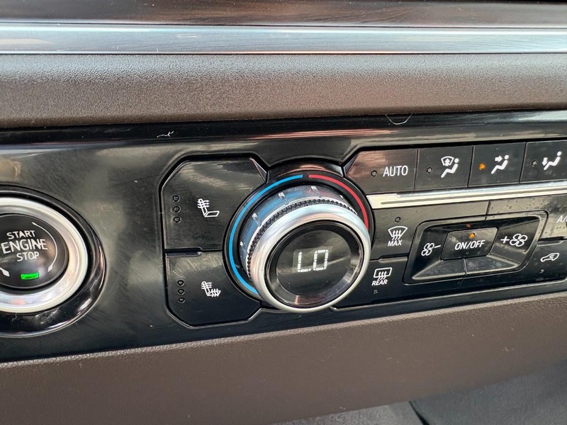 GMC Sierra 1500 Vehicle Full-screen Gallery Image 41