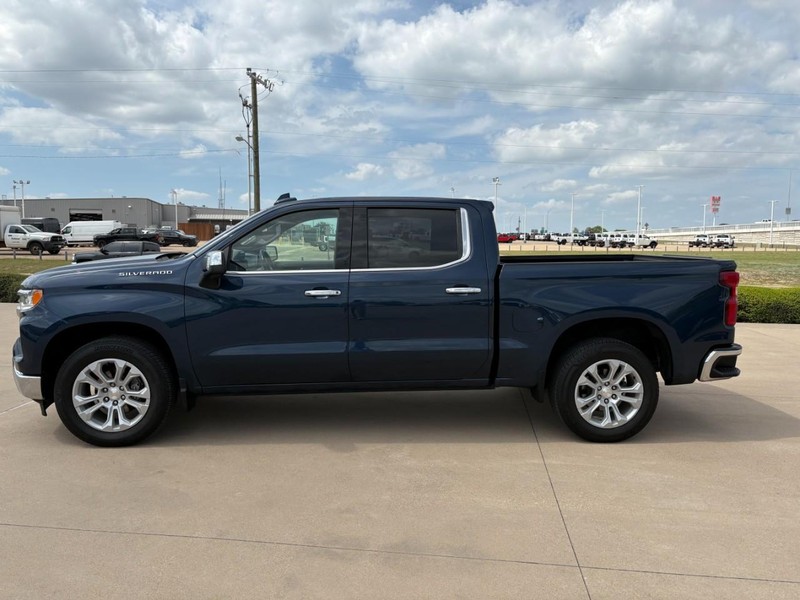 Chevrolet Silverado 1500 Vehicle Full-screen Gallery Image 3