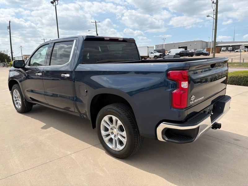 Chevrolet Silverado 1500 Vehicle Full-screen Gallery Image 4