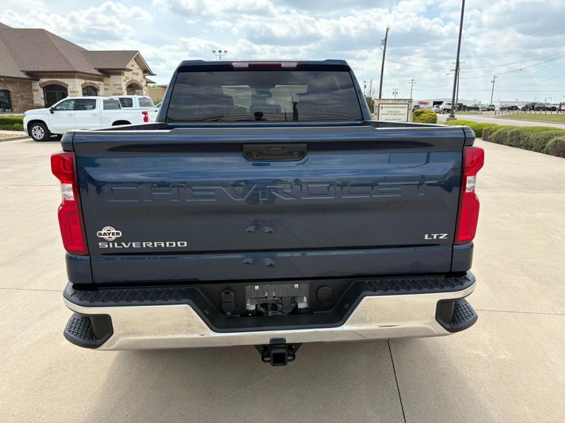 Chevrolet Silverado 1500 Vehicle Full-screen Gallery Image 5