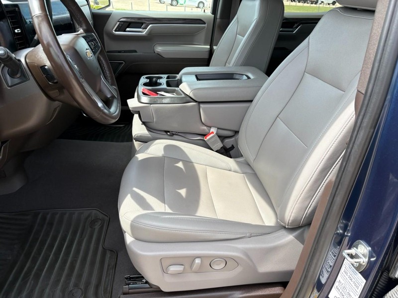 Chevrolet Silverado 1500 Vehicle Full-screen Gallery Image 13