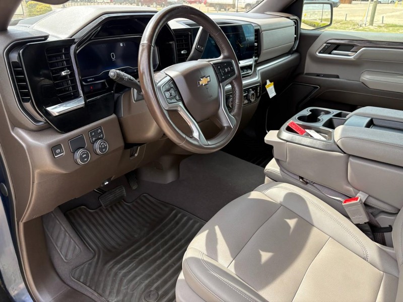 Chevrolet Silverado 1500 Vehicle Full-screen Gallery Image 14