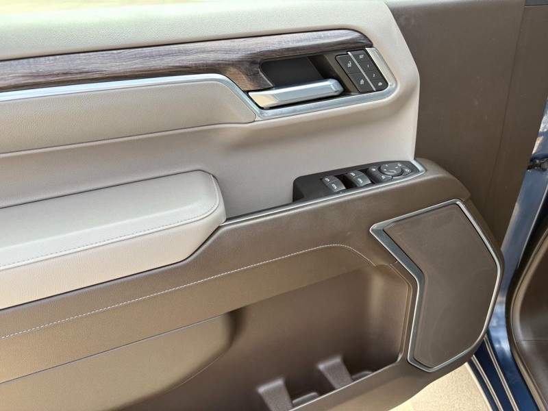 Chevrolet Silverado 1500 Vehicle Full-screen Gallery Image 15