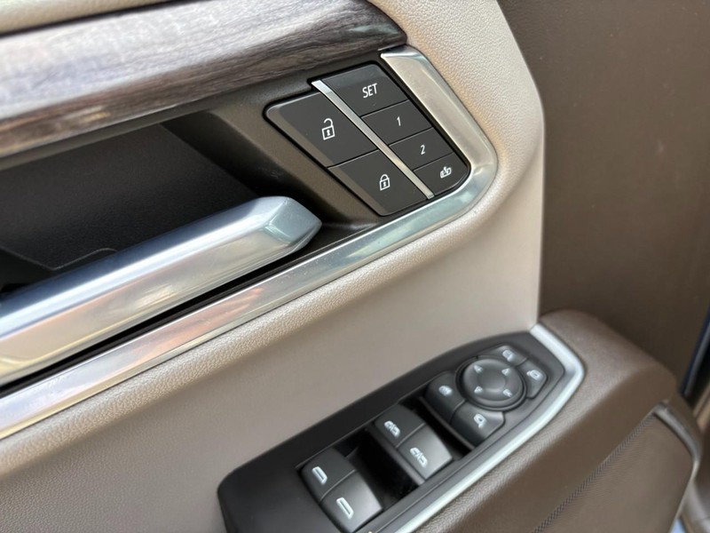 Chevrolet Silverado 1500 Vehicle Full-screen Gallery Image 16