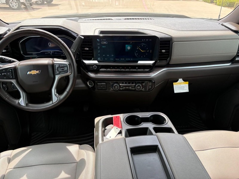 Chevrolet Silverado 1500 Vehicle Full-screen Gallery Image 18