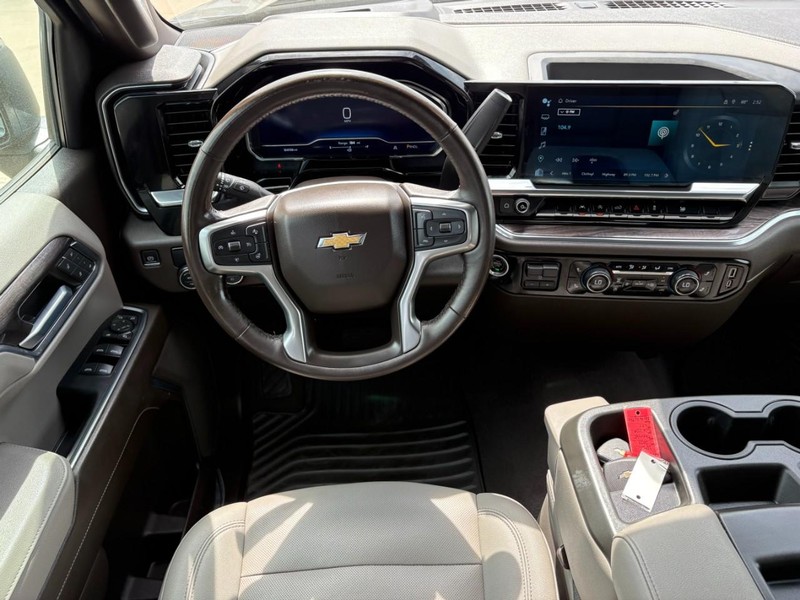 Chevrolet Silverado 1500 Vehicle Full-screen Gallery Image 19