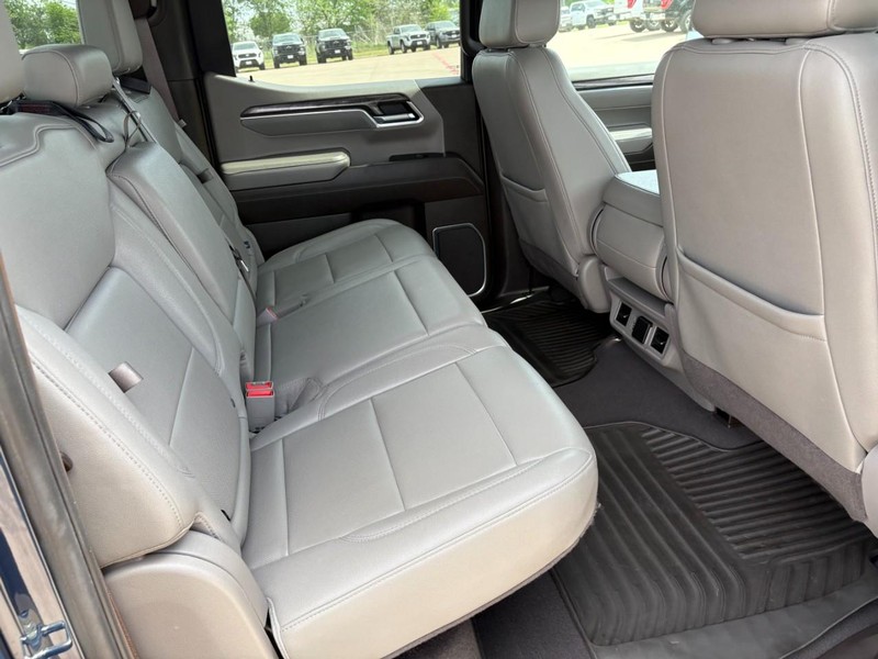 Chevrolet Silverado 1500 Vehicle Full-screen Gallery Image 20