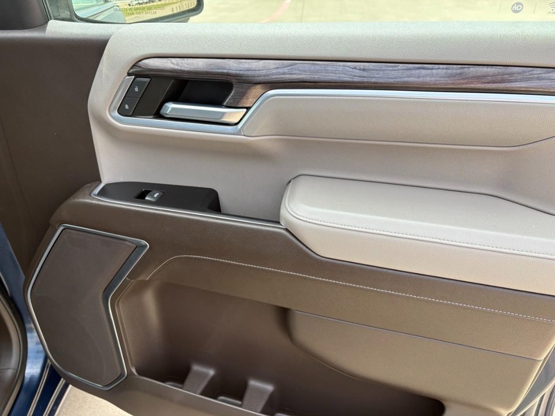 Chevrolet Silverado 1500 Vehicle Full-screen Gallery Image 21