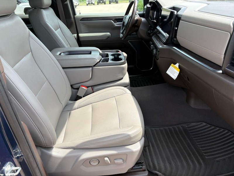 Chevrolet Silverado 1500 Vehicle Full-screen Gallery Image 22