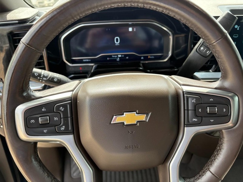 Chevrolet Silverado 1500 Vehicle Full-screen Gallery Image 23