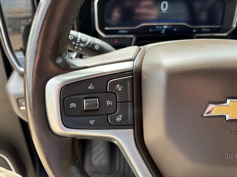 Chevrolet Silverado 1500 Vehicle Full-screen Gallery Image 24