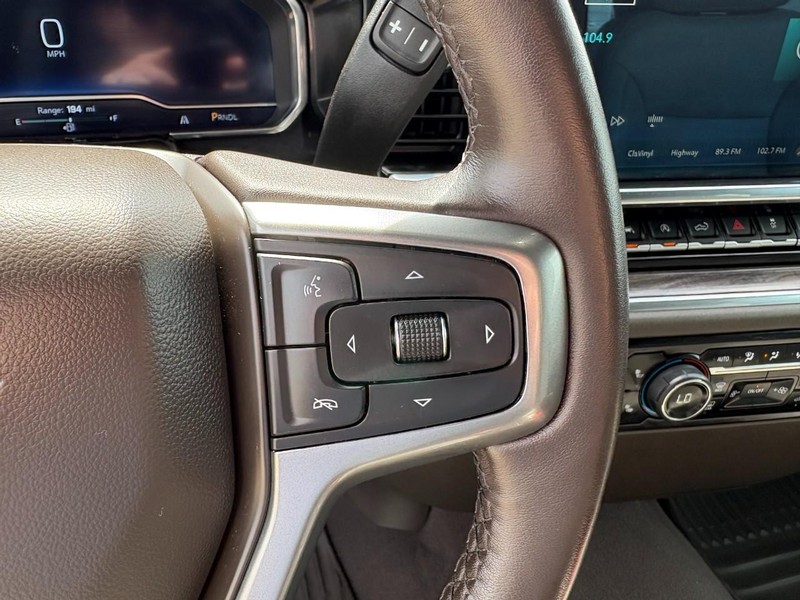 Chevrolet Silverado 1500 Vehicle Full-screen Gallery Image 25