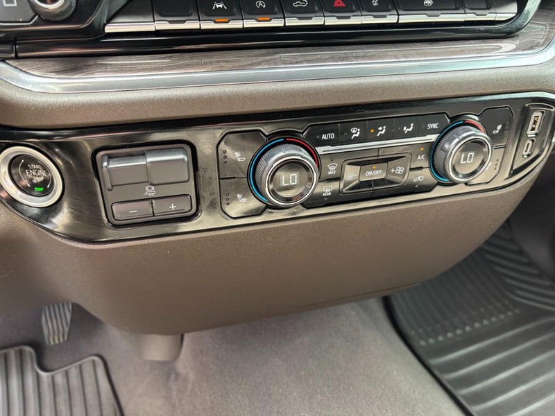 Chevrolet Silverado 1500 Vehicle Full-screen Gallery Image 26