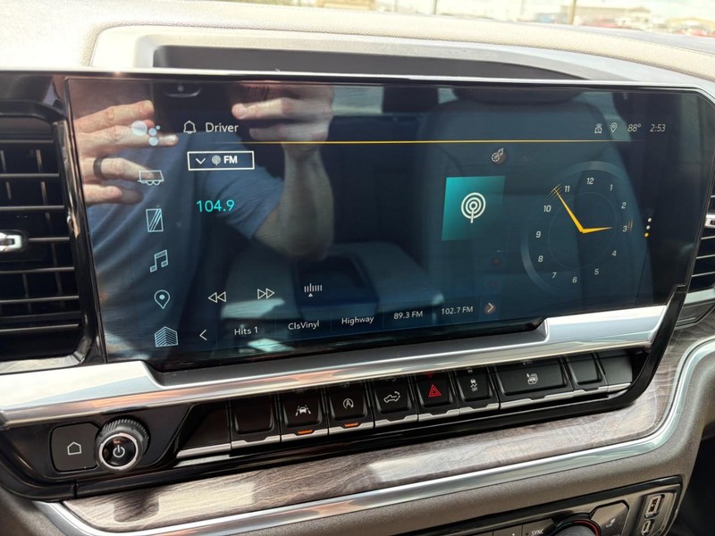 Chevrolet Silverado 1500 Vehicle Full-screen Gallery Image 27