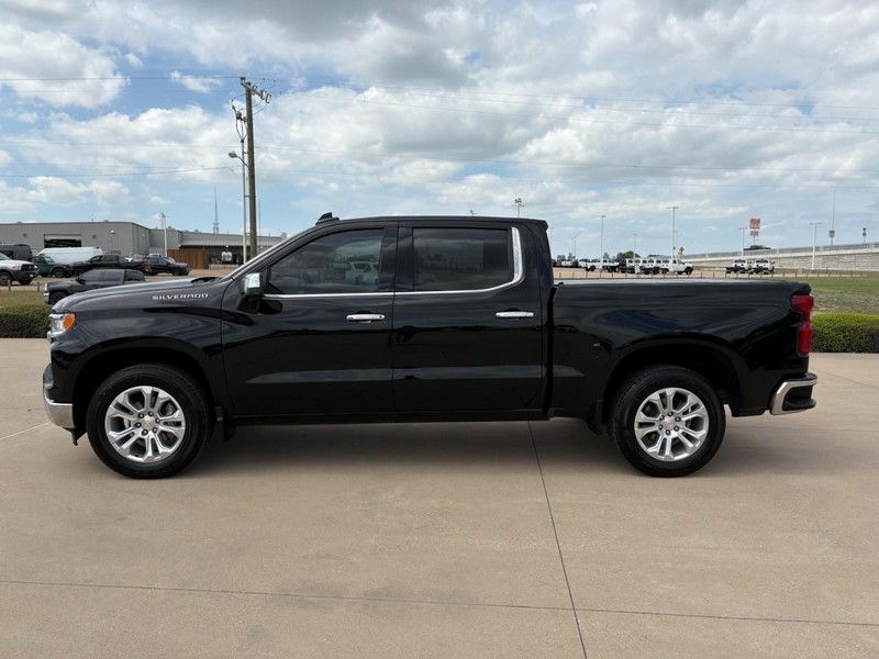 Chevrolet Silverado 1500 Vehicle Full-screen Gallery Image 3