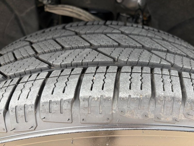 Chevrolet Silverado 1500 Vehicle Full-screen Gallery Image 11