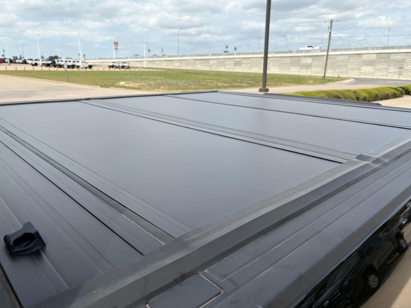 Chevrolet Silverado 1500 Vehicle Full-screen Gallery Image 12