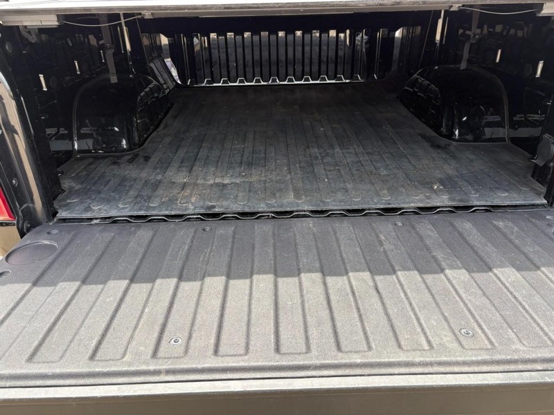 Chevrolet Silverado 1500 Vehicle Full-screen Gallery Image 13