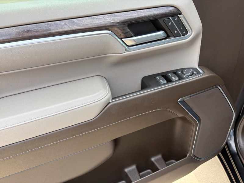 Chevrolet Silverado 1500 Vehicle Full-screen Gallery Image 15