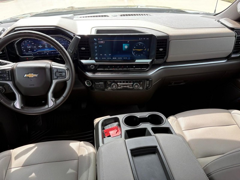 Chevrolet Silverado 1500 Vehicle Full-screen Gallery Image 18