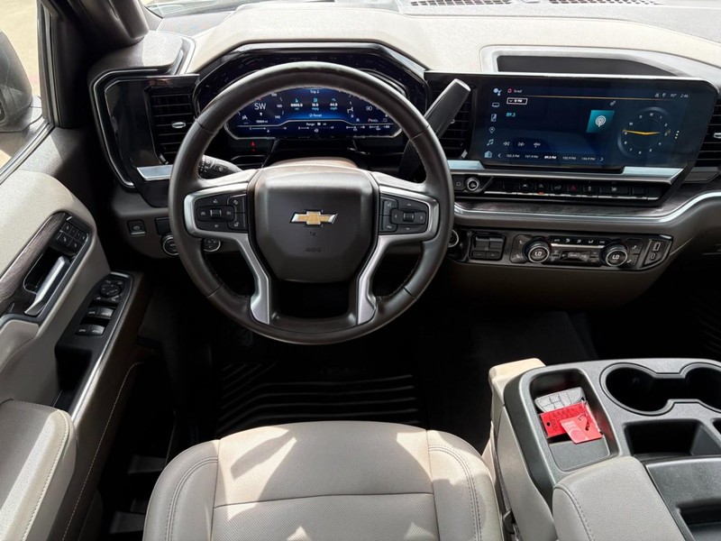 Chevrolet Silverado 1500 Vehicle Full-screen Gallery Image 19