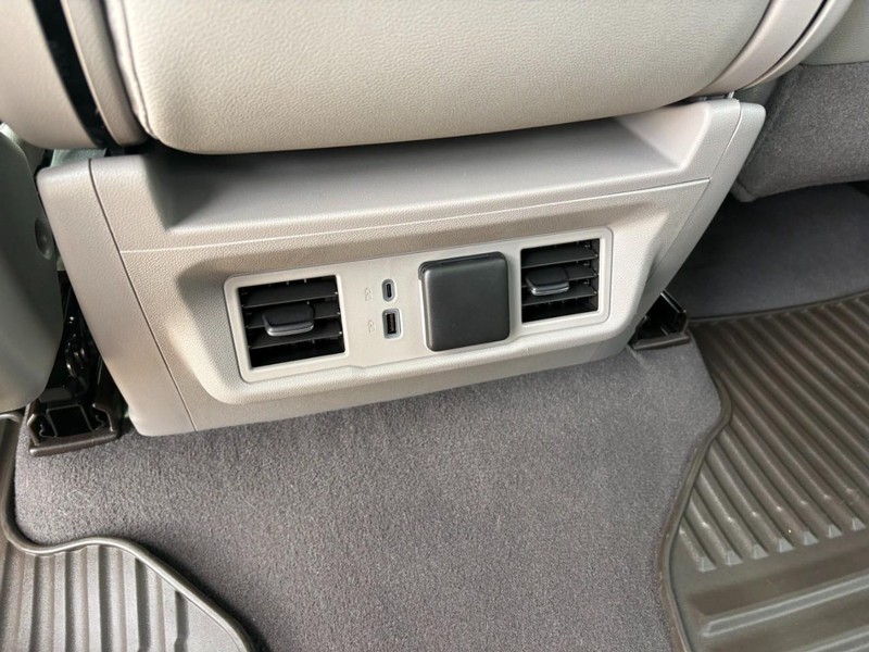 Chevrolet Silverado 1500 Vehicle Full-screen Gallery Image 20