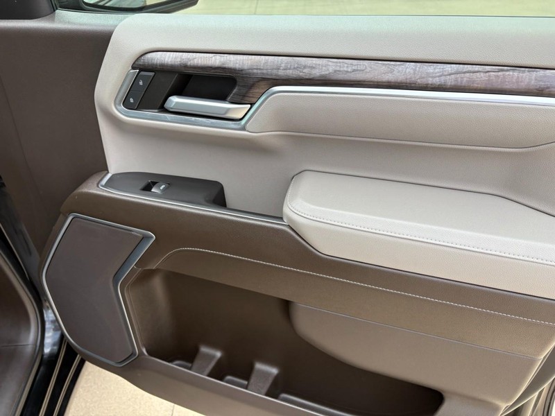 Chevrolet Silverado 1500 Vehicle Full-screen Gallery Image 22