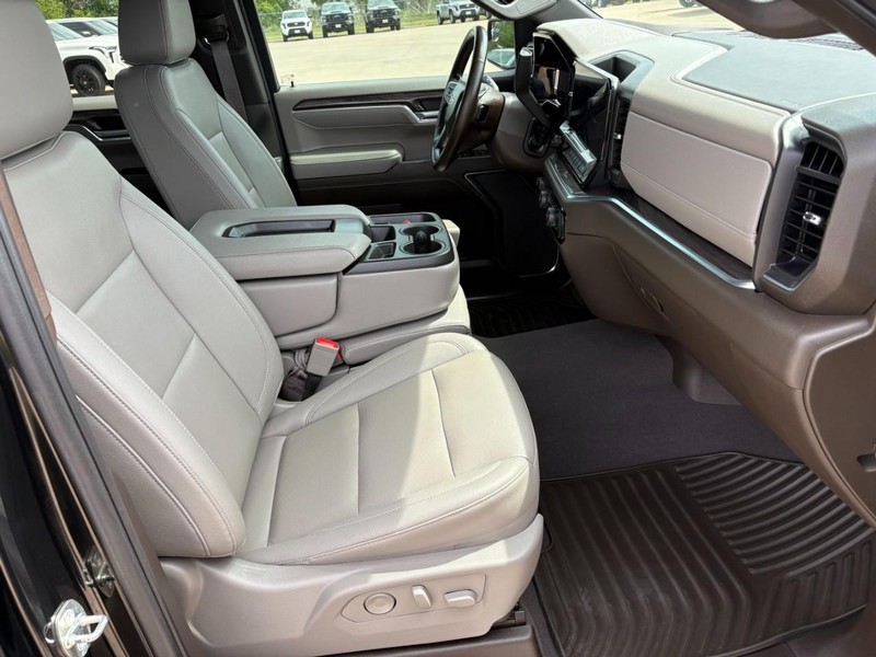 Chevrolet Silverado 1500 Vehicle Full-screen Gallery Image 23