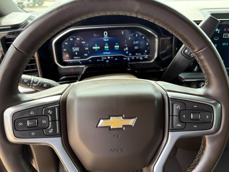 Chevrolet Silverado 1500 Vehicle Full-screen Gallery Image 24