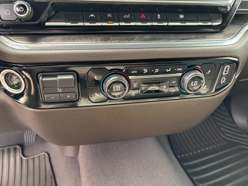 Chevrolet Silverado 1500 Vehicle Full-screen Gallery Image 27