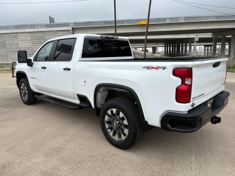 Chevrolet Silverado 2500HD Vehicle Full-screen Gallery Image 4