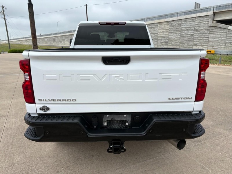 Chevrolet Silverado 2500HD Vehicle Full-screen Gallery Image 5