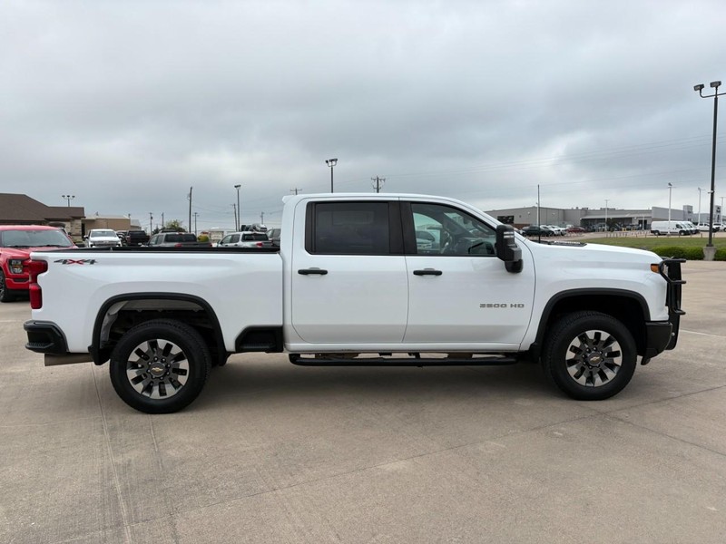 Chevrolet Silverado 2500HD Vehicle Full-screen Gallery Image 7