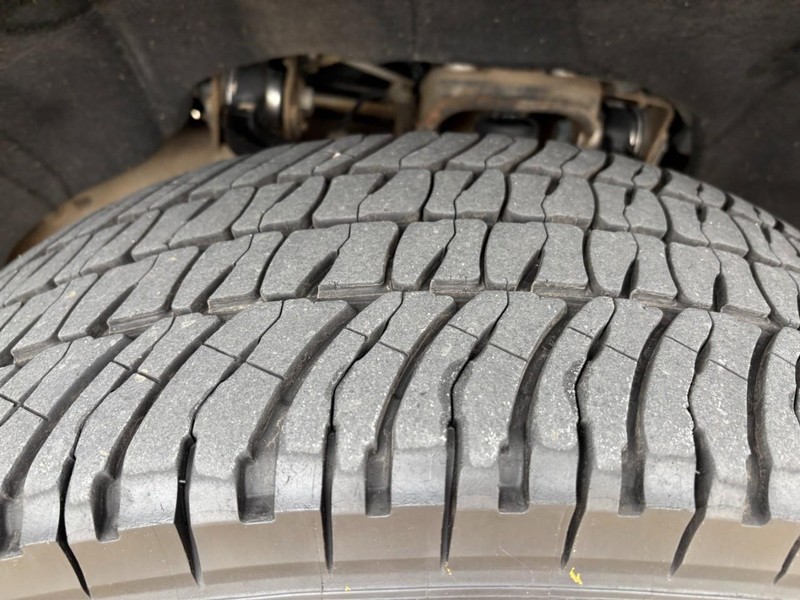 Chevrolet Silverado 2500HD Vehicle Full-screen Gallery Image 11