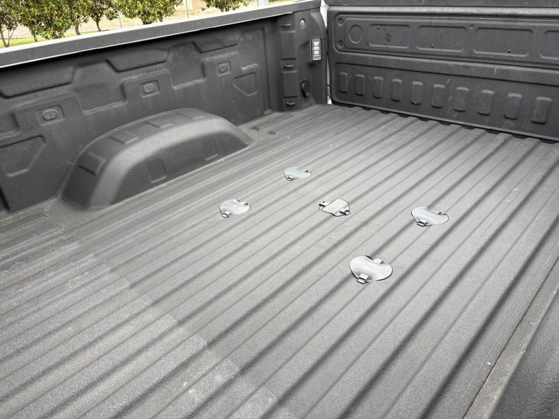 Chevrolet Silverado 2500HD Vehicle Full-screen Gallery Image 12