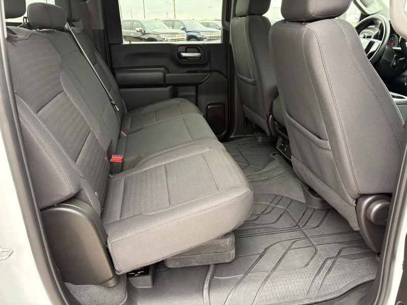 Chevrolet Silverado 2500HD Vehicle Full-screen Gallery Image 17