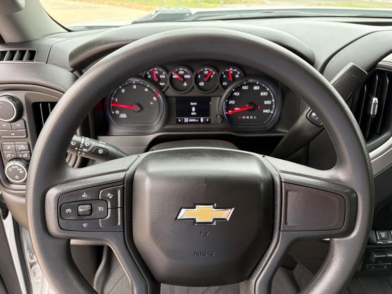 Chevrolet Silverado 2500HD Vehicle Full-screen Gallery Image 20