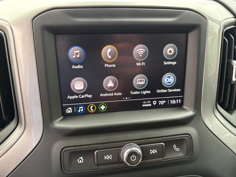 Chevrolet Silverado 2500HD Vehicle Full-screen Gallery Image 24