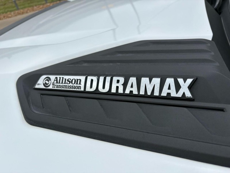 Chevrolet Silverado 2500HD Vehicle Full-screen Gallery Image 28