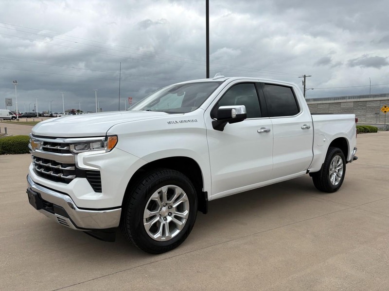 Chevrolet Silverado 1500 Vehicle Full-screen Gallery Image 2