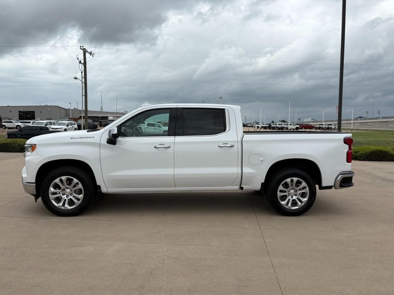 Chevrolet Silverado 1500 Vehicle Full-screen Gallery Image 3
