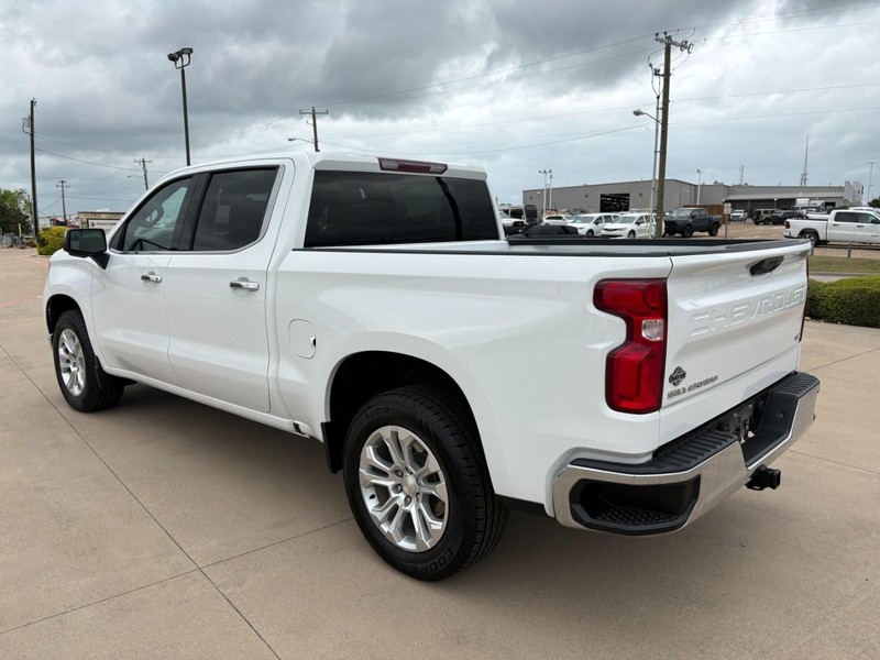 Chevrolet Silverado 1500 Vehicle Full-screen Gallery Image 4